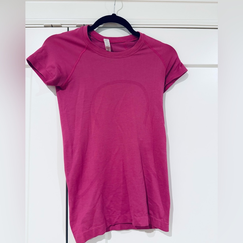 Lululemon Swiftly Tech Short Sleeve Shirt 2.0 in Sonic Pink